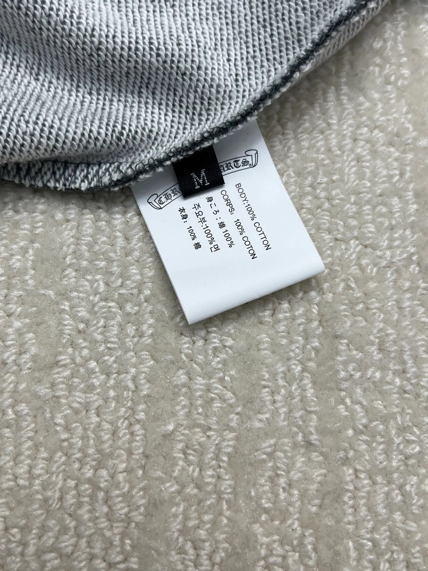 P340 𝗖𝗵𝗿𝗼𝗺𝗲 𝗛𝗲𝗮𝗿𝘁𝘀Cro Heart pure cotton terry zipper hooded jacket, a must-have item for men and women's light luxury commuting, high weight cotton double yarn 380g large terry fabric, fixed and dyed matching ribs, customized full set of accessories, clear letters and perfect restoration without difference. High-end atmosphere and full grade! The entire dress is exclusively customized with heavy craftsmanship, including burnt flower appliqué, leather embroidery and cross craftsmanship, perfectly combined with precise stitching! All wiring is special machine chain double wire, absolutely high quality craftsmanship!  Size: M L XL XXL